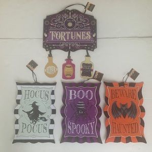 Lot of 4 decorated hanging Halloween signs